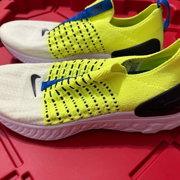 Men’s Nike Shoes - White and Yellow - Picture 2 of 4